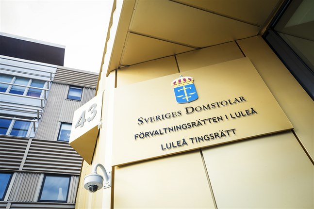En man åtalas för att ha hostat på personal från Kustbevakningen. Arkivbild.