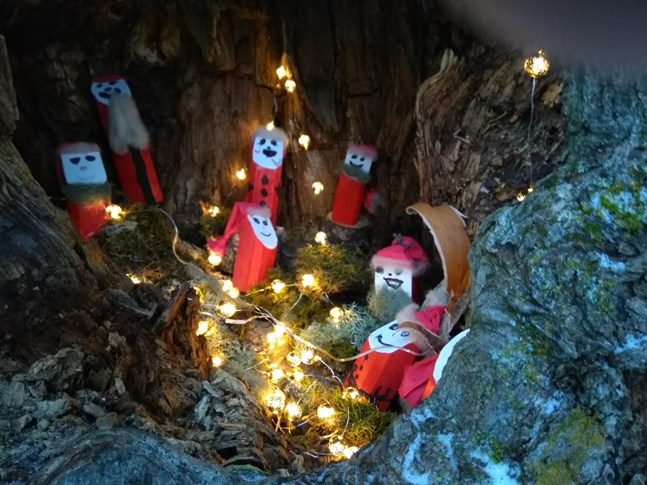 I skolorna och daghemmen pysslas det som brukligt inför jul. Men i år ordnas många julfester utan inbjudna föräldrar, precis som i fjol.
