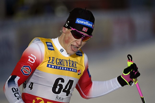 Johannes Hösflot Kläbo tar en paus från världscupen.