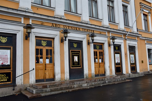Åbo Svenska Teater ställer in alla föreställningar från och med den 1 december.