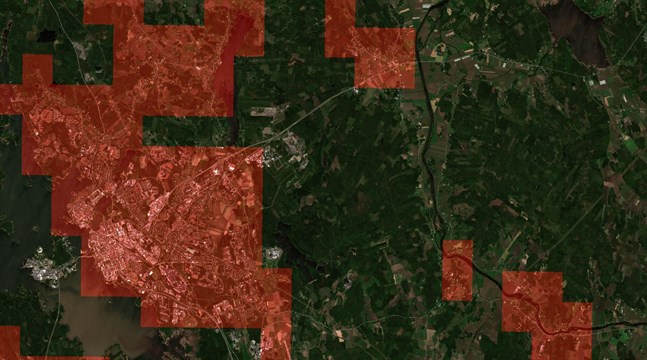 Satellitbild av Vasaregionen. Bilden är tagen av satelliten Sentinel-2 och för forskningsändamål har stadsområdet markerats i rött. Källa Technische Universität Berlin, BigEarthNet.