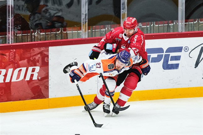 Stuart Percy, här hemma mot Tappara, är tillbaka i laguppställningen i kväll.