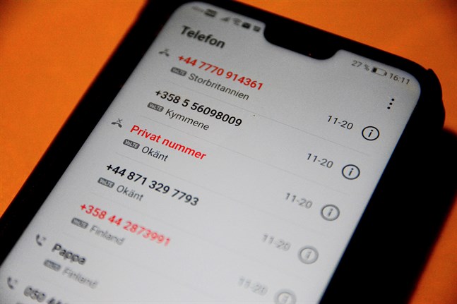 Utländska bedragare har ringt långt över en miljon bluffsamtal till finländare det här året. De ringer från falska nummer och påstår sig ge teknisk support.