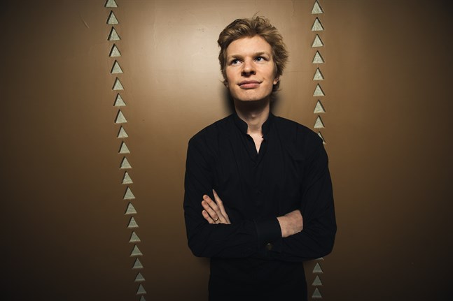 Eero Lehtimäki fick sitt genombrott genom att dirigera Marinskij-teaterns orkester med extremt kort varsel på Åbo Musikfestspel år 2016.