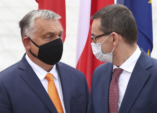 Ungern och Polen – här i form av premiärministrarna Viktor Orbán och Mateusz Morawiecki – säger fortsatt nej till EU:s nästa långtidsbudget. Arkivfoto.