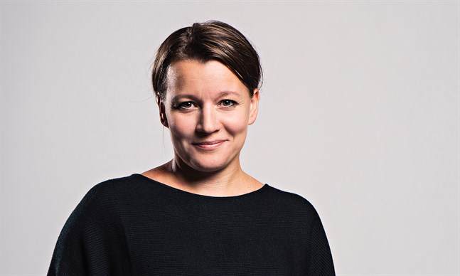 Lena Sågfors, som är bibliotekspedagog i Kronoby, får Vanessapriset 2020. Hon delar det med specialbibliotekarien Mikaela Wickström i Helsingfors.