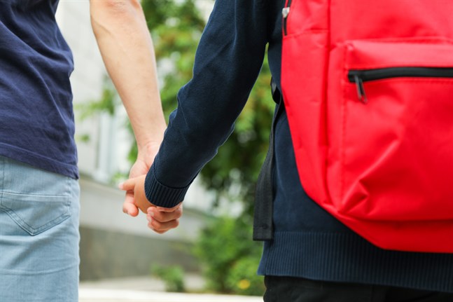 I Jakobstad försvagar vi rätten till jämbördig undervisning för elever som har svårt att klara utmaningar, i stället för att stärka den, skriver Helinä Spionen.