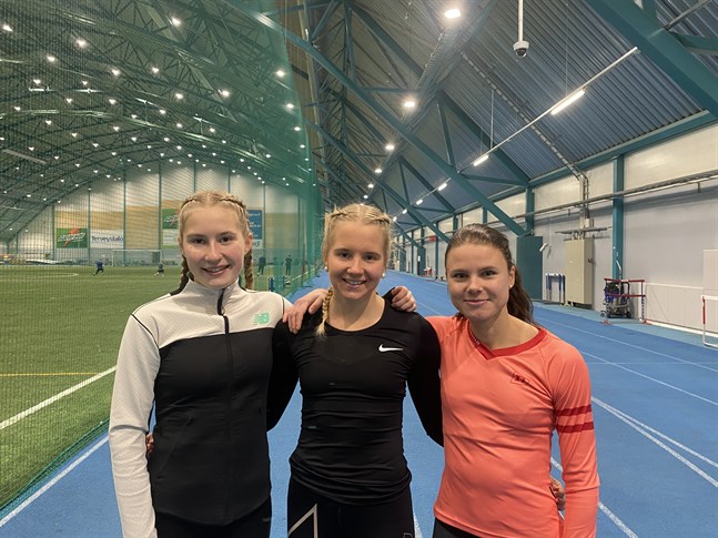 Löparstark trio från ÖID på träningsläger i Pajulahti, Nathalie Blomqvist, IK Falken, Cecilia Österblad, Vasa IS och Jonna Grandell, IF Nykarlebynejden.