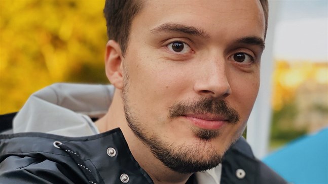 Leo Vene ligger bakom det populära Instagramkontot "Dyngbaggegalan". Nu blir kontot podcast varje vecka. Pressbild.
