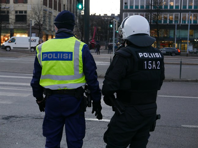 Polisen väntar sig folktomma gator under årets självständighetsdag.