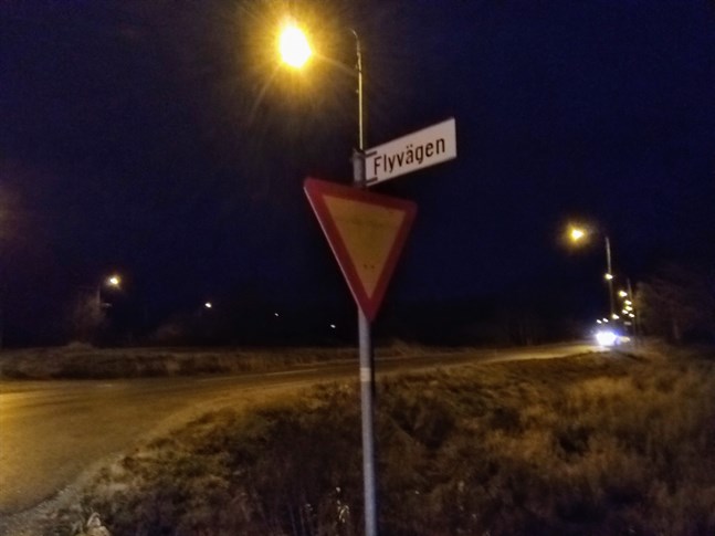 Brandkår och ambulans ryckte ut till Flyvägen i Harrström i Korsnäs.