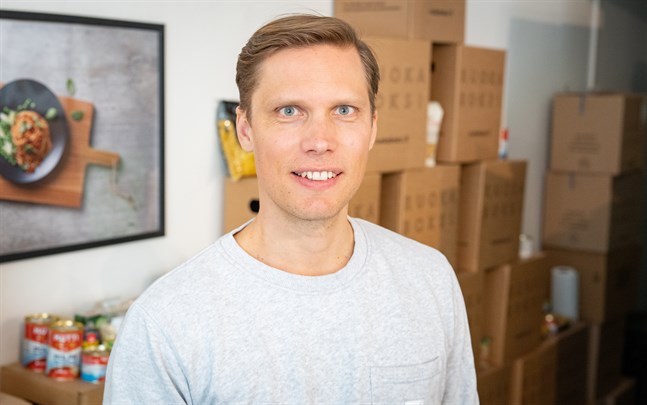 Juhana Rintala, vd för Ruokaboksi, bodde tidigare i Stockholm med familjen. Han jobbade på Ica där han var med och byggde upp näthandeln.