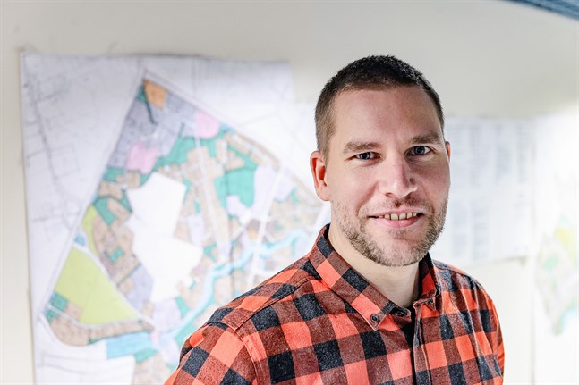 Jukka Aarnio har mycket att läsa in sig på som ny teknisk chef på Kronoby kommun. Men han har lätt för att lära och är trygg i sig själv.