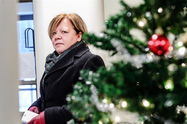 Larsmos kommundirektör Gun Kapténs är den enda från Jakobstadsregionen som sitter med i Österbottens coronasamordningsgrupp. På fredagen hade de ett extra insatt möte gällande läget i Vasa och Nykarleby.