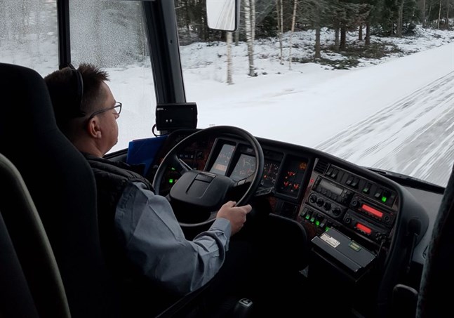 Efter årsskiftet är det inte längre Peter Norrgård som kör skolbarnen från Maxmo skärgård till skolan.
