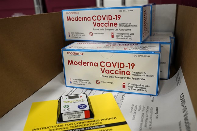 Covidvaccin från företaget Moderna väntar på att skickas ut i USA.