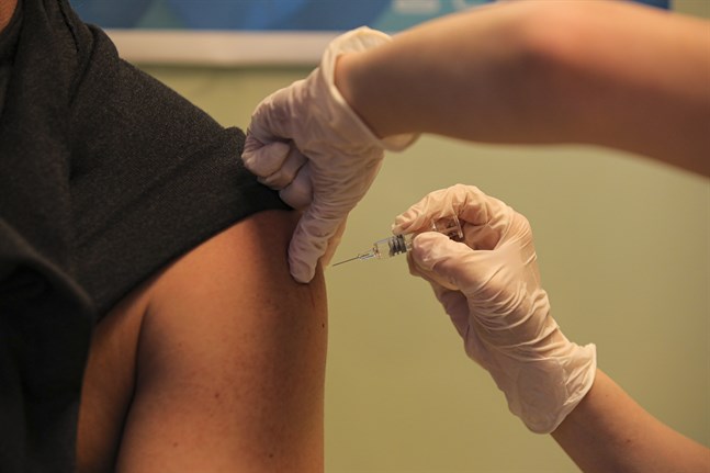 Personer som inte vill vaccinera sig mot covid-19 ska inte få åka kollektivtrafik. Det föreslås i ett nytt lagförslag i Frankrike. Arkivbild.