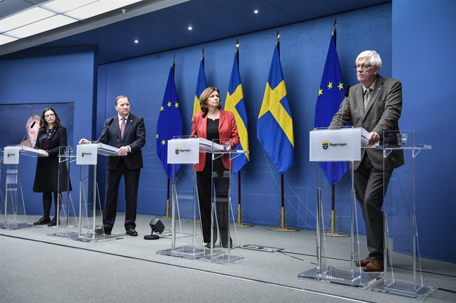 På en pressträff den 18 december meddelades det att bibliotek skulle stänga, något regeringen och Folkhälsomyndigheten saknade laglig grund att göra. Arkivbild.
