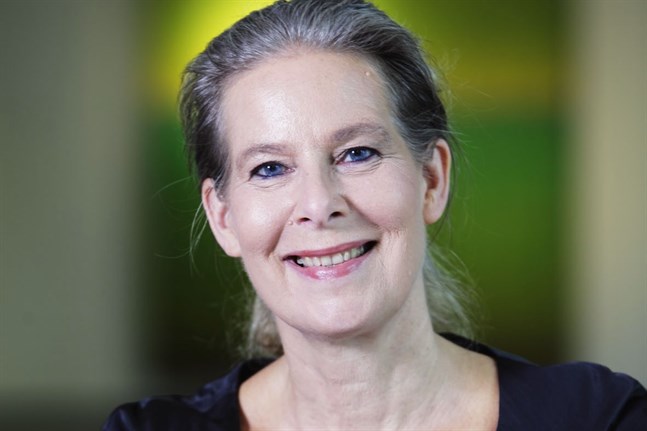 Överläkare Hanna Nohynek vid Institutet för hälsa och välfärd tror inte att de nya varianterna av coronaviruset gör vaccinen verkningslösa.