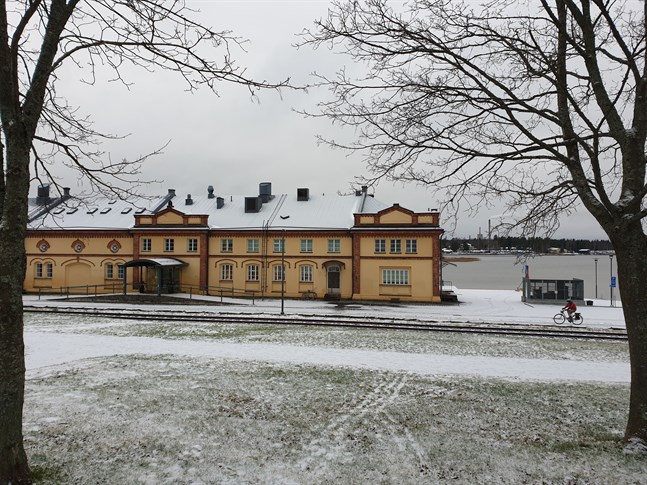 Diskussionen har kommit in på en beklagansvärd motsättning mellan museiverksamhet och "underhållning", skriver Marko Heinonen, ordförande för stadsstyrelsens planeringssektion, i sitt genmäle till Sirpa Sainio.