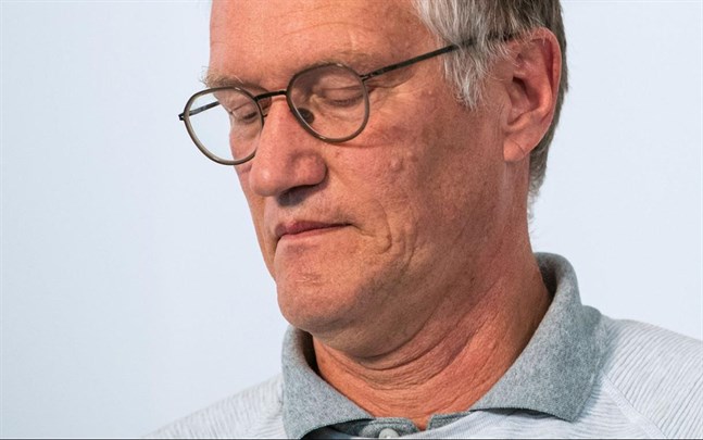 Anders Tegnell har ändrat sig. Nu rekommenderar han munskydd i kollektivtrafiken.