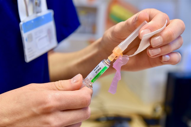 Vasa sjukvårdsdistrikt uppskattar att man kan börja vaccination av befolkningen senare på våren.