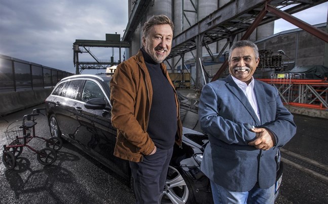 Janne Josefsson och Mohammad Lamari dryftar livets stora frågor i "Från Hisingen till Casablanca".