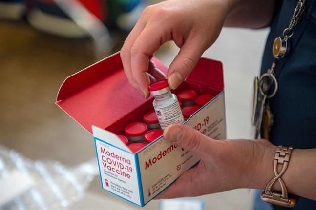 Om Moderna får grönt ljus av Europeiska läkemedelsverket kan Finland räkna med att cirka 10 000 doser av bolagets coronavaccin levereras till landet redan nästa vecka.
