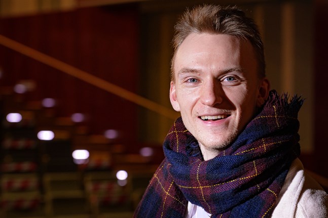 Det var genom sin medverkan i "Natten är ännu ung" som Filip Vikström upptäckte hur roligt det är att göra musikal. Nu tänker han göra det till sitt yrke.