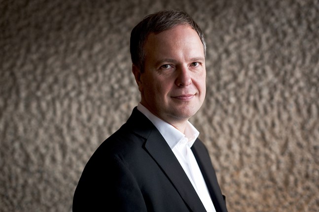 Sakari Oramo jobbar numera som professor i orkesterdirigering vid Sibelius-Akademin, Konstuniversitetet.