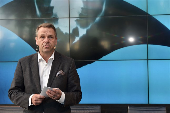 Helsingfors borgmästare Jan Vapaavuori informerade om coronarestriktioner på tisdagen.
