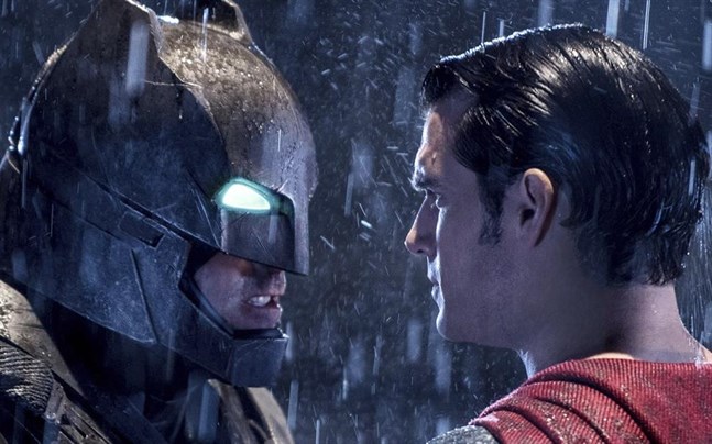 Ben Affleck, left och Henry Cavill i "Batman v Superman: Dawn of justice".