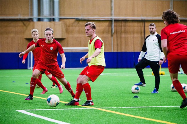 Efter några veckor av försäsongsträning är det dags för vinterns första match. ÖT sänder drabbningen direkt på sin sajt.