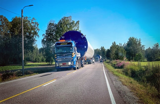 Söderfjärdsvägen hör till trafikleden för specialtransporter.