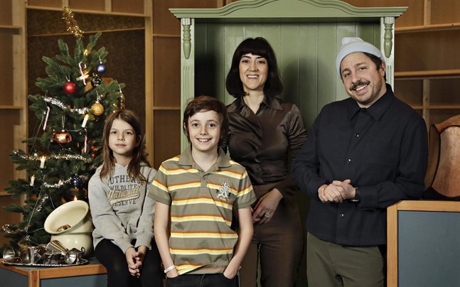 Familjen Knyckertz spelas av David Sundin (pappa Bove), Gizem Erdogan (mamma Fia) och barnen Ture och Kriminellen spelas av Axel Adelöw och Paloma Grandin.
