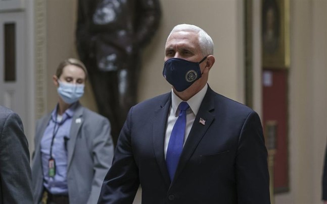 Näringslivstoppar i USA vill att vicepresident Mike Pence vidtar åtgärder för att avsätta president Donald Trump i förtid.