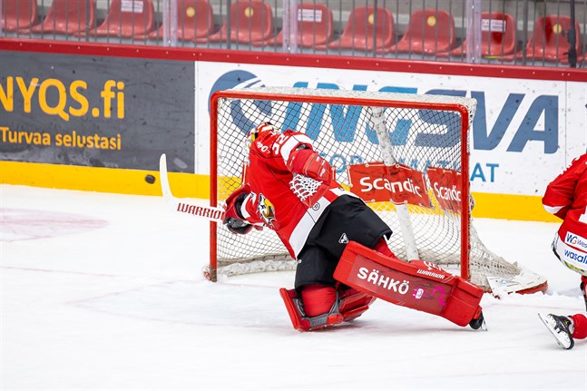 Niko Hovinen gjorde två räddningar i straffläggningen.