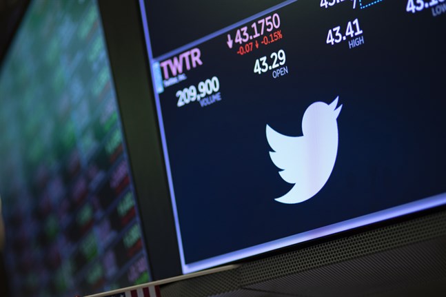 Twitters aktievärde sjönk efter det att USA:s president Donald Trump blockerats från plattformen. Arkivbild.