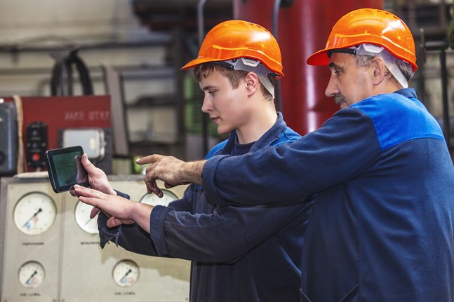 De äldre är fler än de yngre, och snart råder arbetskraftsbrist i Österbotten. Det försöker Handelskammaren råda bot på redan nu.