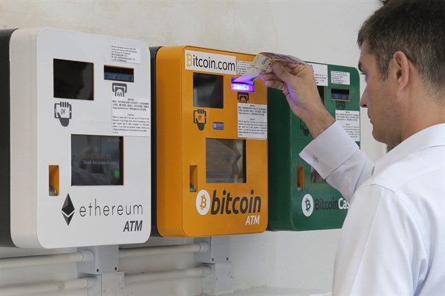 En bankomat i Hongkong avsedd för bitcoins. Arkivbild.