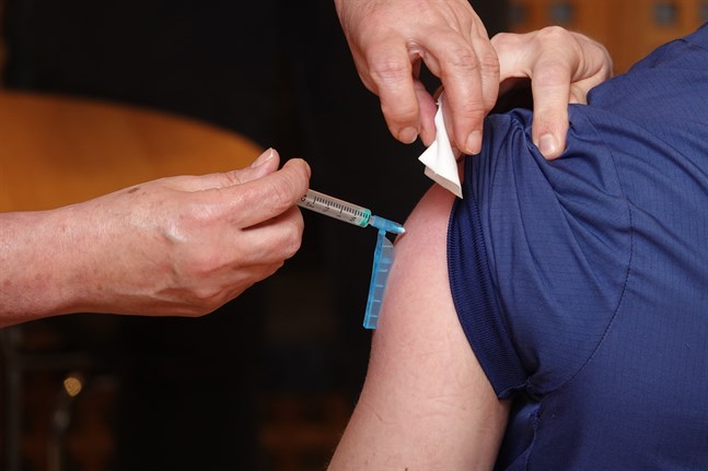 För tillfället används i Finland endast Pfizer och Biontechs coronavaccin, ett vaccin som kräver specialarrangemang både då det försvaras och distribueras.