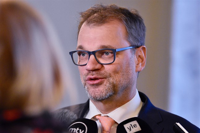 Riksdagsledamot Juha Sipilä (C) attackerades av en fotgängare vid riksdagen förra veckan.
