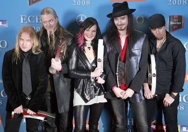 Basisten Marko Hietala, tvåa från vänster, lämnar bandet Nightwish. Arkivbild.