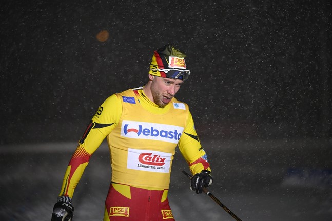 Joni Mäki hade inte sekunderna på sin sida i duellen mot Ristomatti Hakola. Differensen blev slutligen 2,7 sekunder.