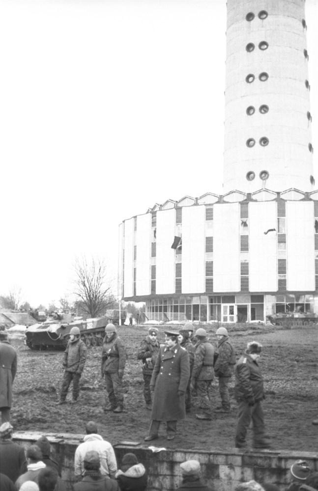 Sovjetiska soldater intog tv-tornet i Vilnius med våld den 13 januari 1991. Dagen därpå fanns litauiska självständighetsaktivister kvar trots att flera dödats och många fler skadats.