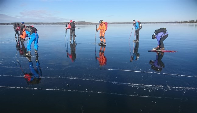 Långfärdsskrinning är en hobby på framfart. Här åker skrinnare från Finlands långfärdsskrinnare en tur i Kangasalatrakten.