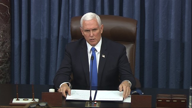 Vicepresident Mike Pence avvisar för första gången officiellt Demokraternas krav att han ska avsätta president Donald Trump.