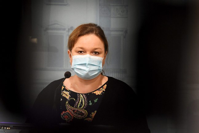 Det är mycket vi ännu inte vet om virusvarianterna, säger familje- och omsorgsminister Krista Kiuru (SDP) som redogjorde för regeringens möte på onsdagen.
