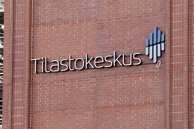 Enligt Statistikcentralen föll produktionen endast marginellt i november.