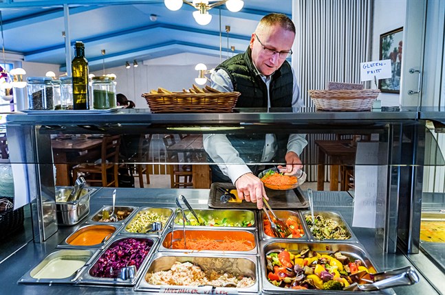 Johansson är en stamkund vid Vegana i Jakobstad.